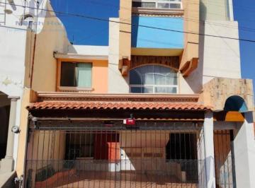 Casa · 250m² · 3 Recámaras · 2 Estacionamientos · Casa en Venta en Campestre Washington, con 3 Niveles.