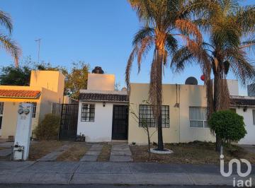 Casa · 70m² · 2 Recámaras · 1 Estacionamiento · Venta Casa Celaya Puertas Santa María