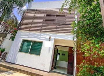 Casa en condominio de 3 habitaciones, Zapopan · Casa en Venta Dentro de Coto en Jardín Real, Zapopan.