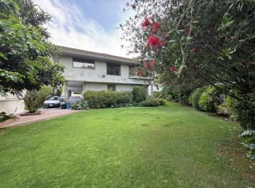 CASA EN VENTA - EN UN NIVEL CON JARDIN ESPECTACULAR- BOSQUE DE SAUCES - BOSQUES DE LAS LOMAS · Casa en Venta - en un Nivel con Jardin Espectacular - Bosque de Sauces - Bosques de Las Lomas