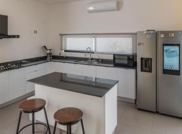02db93aeb894ddb83f3e7bfc91a10d15534202e1aab5810808f04007c1cf2749 · Casa en Venta Dentro Residencial Al Norte de Merida Yucatan