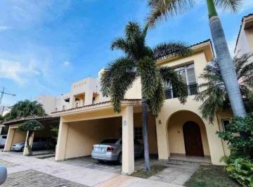 Casa en condominio Venta 335m² de 4 habitaciones · Se Vende Casa en Quinta Esmeralda, Marina & Golf.