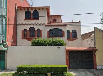 Casa de 5 habitaciones, Azcapotzalco · Casa en Venta en Claveria, Azcapotzalco. Cerca de Metro Tacuba y Refineria