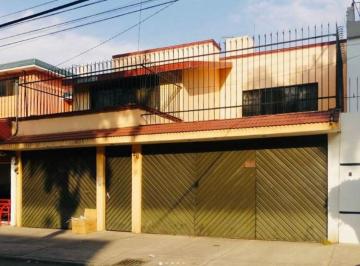 Casa de 4 habitaciones, Venustiano Carranza · Casa en Jardin Balbuena en Recuperacion Bancaria Cerca de Av Cecilio Robelo