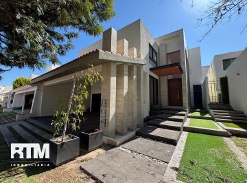 Casa · 485m² · 4 Recámaras · 4 Estacionamientos · Casa en Venta en Villantigua