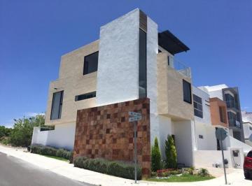 c7ee9049f89990b763f159a2eef4fd7a4d0976eb2e91e3b4689b12fe7a8c1ce3 · Casa en Venta 4 Recamaras Zibatá Querétaro