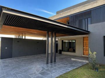 Casa · 590m² · 3 Recámaras · 2 Estacionamientos · Casa en Fraccionamiento Cumbres del Lago