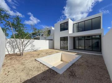 1 · Casa en Venta en Merida, 3 Habitaciones en Privada Al Norte de La Ciudad