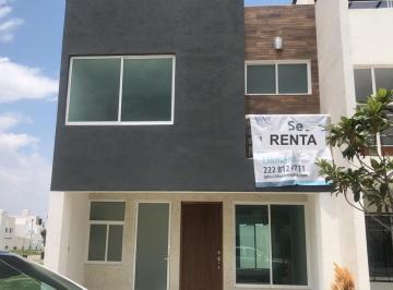 Casa · 141m² · 3 Recámaras · 2 Estacionamientos · Renta de Casa Huejotzingo