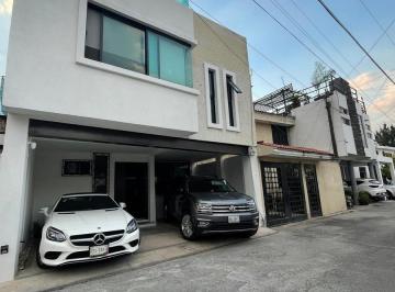 Casa · 243m² · 4 Recámaras · 2 Estacionamientos · Casa en Venta a 1 Min de La Recta, 4 Recámaras, 3 Niveles, Col. Bello Horizonte