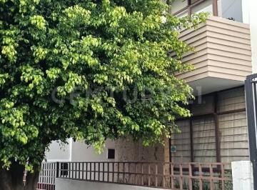 Casa · 248m² · 5 Recámaras · 1 Estacionamiento · Casa en Renta en Jardines del Country, Guadalajara.