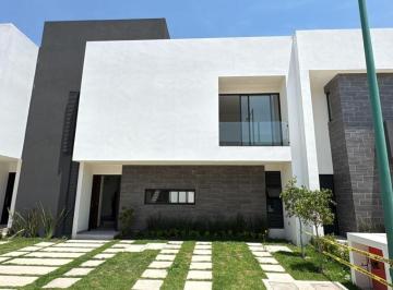 Casa en condominio de 3 habitaciones, Toluca · Casa Nueva en Venta con Jardín Privado, 3 Estacionamientos y Espacios Funcionales