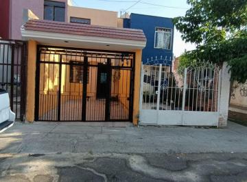 Casa de 2 habitaciones, San Pedro Tlaquepaque · Casa en Venta en Condominio Paseos del Valle 2, Tlaquepaque, Jal.