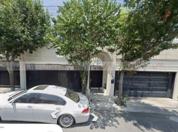 Casa · 200m² · 2 Recámaras · 2 Estacionamientos · Casa en Renta en Lomas del Valle