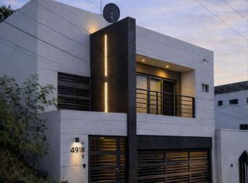 Casa · 328m² · 3 Recámaras · 3 Estacionamientos · Casa con Alberca en Venta | Pedregal La Silla | Zona Sur Monterrey