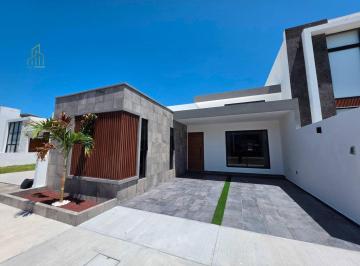 Casa · 133m² · 3 Recámaras · 2 Estacionamientos · Venta de Casa en Fraccionamiento Lomas de La Rioja