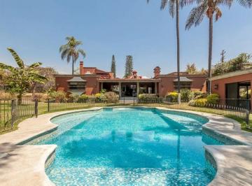 Casa · 1434m² · 6 Recámaras · 8 Estacionamientos · Casa en Reforma