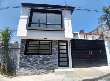 Fachada · Casa en Venta en Ubicación Privilegiada