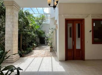 1 · Casa en Renta en El Centro Histórico de Mérida | a Media Calle de Paseo Monte