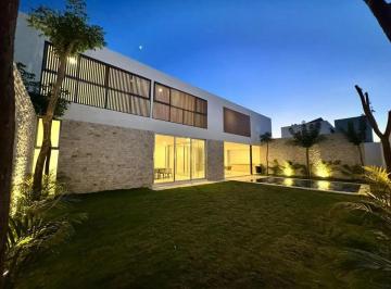 1 · Casas en Venta en Merida. Privada con Amenidades.