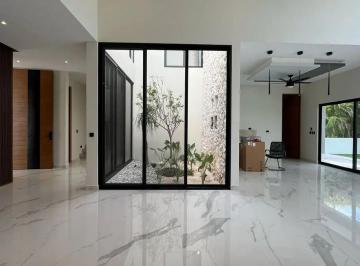 1 · Casa en Venta en Merida en Privada en Yucatan Country Club