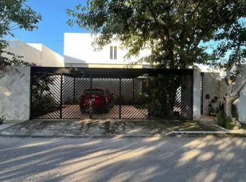 1 · Casa en Venta en Mérida, Cholul, Mérida — Zona Residencial Rodeada de Naturaleza