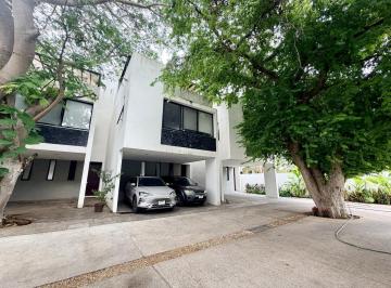 Casa · 168m² · 3 Recámaras · 2 Estacionamientos · Venta de Casa en Chuburna de Hidalgo