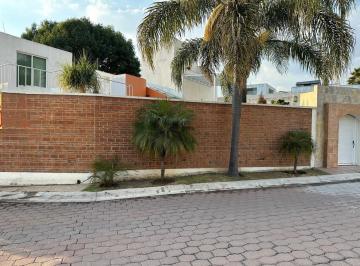Casa · 354m² · 4 Recámaras · 2 Estacionamientos · Casa de Una Planta en Venta Fracc. El Lucero