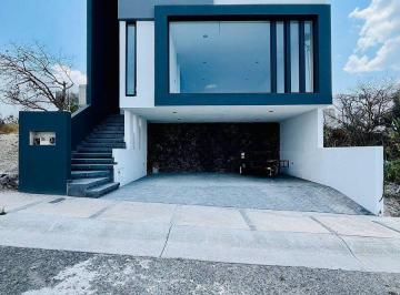 Casa · 343m² · 4 Recámaras · 2 Estacionamientos · Casa en Fraccionamiento Zibatá