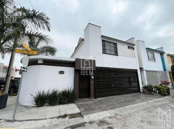 Casa · 192m² · 3 Recámaras · 2 Estacionamientos · 0522 - Casa en Venta en Esquina Misión Anáhuac