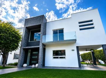 Casa de 3 habitaciones, Monterrey · Residencia en Venta Zona Sur