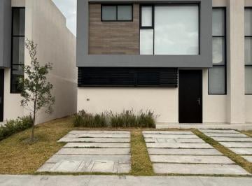 Casa · 120m² · 3 Recámaras · 2 Estacionamientos · Casa en Venta en San Mateo Atenco