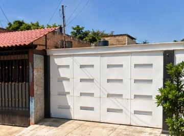 Casa en Venta de 3 habitaciones · Celerino Navarro 4901, Lomas del Paraiso, C. P. 44250, Guadalajara, Jalisco