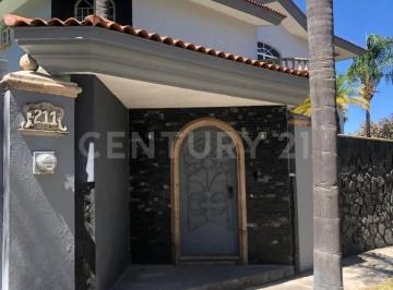 Casa · 830m² · 5 Recámaras · 5 Estacionamientos · Casa en Venta, Paseo del Puma 211, Col. Ciudad Bugambilias, Zapopan, Jal