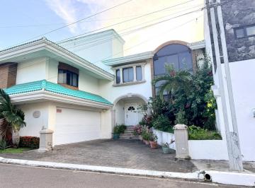 Casa · 468m² · 3 Recámaras · 4 Estacionamientos · Casa en Venta con Alberca en Costa de Oro Boca del Río Veracruz