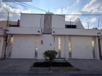 Casa · 350m² · 3 Recámaras · 3 Estacionamientos · En Venta, en Hacienda de Echegaray