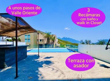 5872c65e0990bc7bb3806a2af027a10b05ab405ccf15fe30308ad8efc87c0526 · Casa en Venta en Valle Oriente, en Vista Real, con Alberca, 3 Recámaras