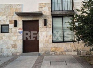 RHR26042701LRD
Disfruta de vivir en un entorno seguro y cómodo, con vigilancia l · Rcr Casa Renta El Refugio
