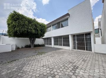 Casa · 239m² · 3 Recámaras · 2 Estacionamientos · Casa en Venta en Excelente Ubicación El Álamos 3ra Sección