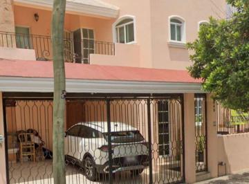 Casa de 5 habitaciones, Zapopan · Casa en Venta Calle Zafiro Residencial Victoria