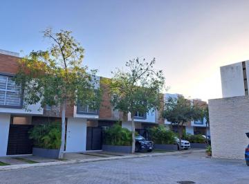 Casa · 145m² · 3 Recámaras · 2 Estacionamientos · Hermosa Casa en Renta, Entre Av Huayacán y Av Las Torres