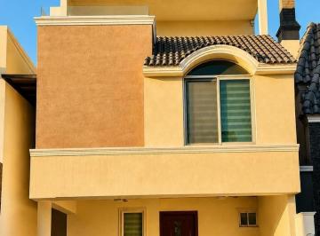 Casa · 250m² · 4 Recámaras · 2 Estacionamientos · Casa en Renta Amueblada en Privada Cumbres Oro Regency