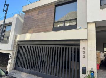 Casa · 221m² · 3 Recámaras · Casa en Paseo del Vergel