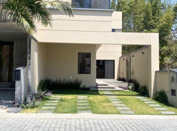 Casa · 190m² · 3 Recámaras · 2 Estacionamientos · Casa en Venta Colonia Acapantzingo, Áreas Comúnes, Seguridad