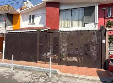 Casa de 3 habitaciones, Iztapalapa · Casa en Venta en Paseos de Churubusco, a Una Cuadra de Parque Tezontle