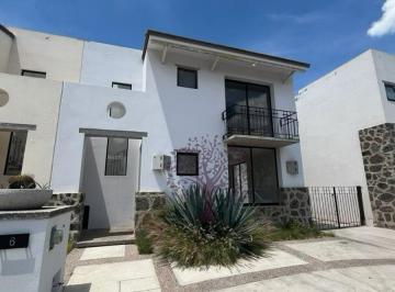 Casa · 3 Recámaras · 2 Estacionamientos · Casa en Zibata Dentro de Condominio en Renta
