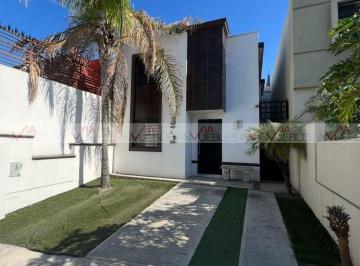 Casa · 141m² · 2 Recámaras · 2 Estacionamientos · Casa en Venta en Las Lomas
