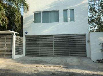 Casa de 4 habitaciones, Guadalupe · Casa en Venta en Contry La Silla