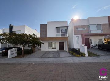 Casa de 3 habitaciones, Querétaro · Se Renta Amplia Casa en Queretaro Juriquilla Vig. 24 Hrs. Alberca Fogatero y Mas!