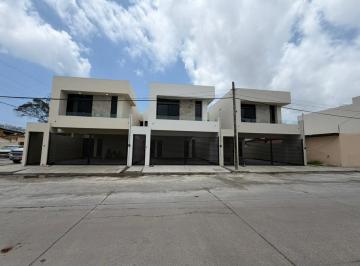 Casa · 240m² · 3 Recámaras · Casa en Los Mangos